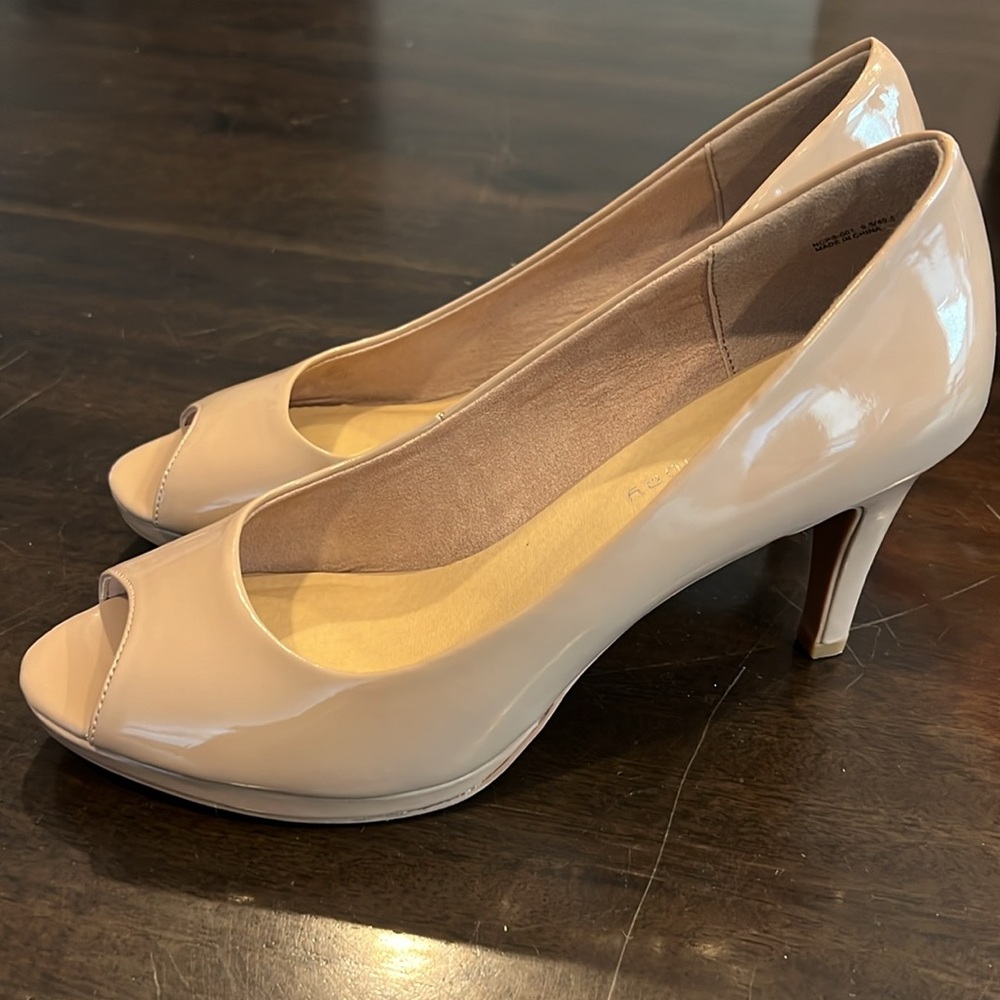 CL by Chinese Laundry Mild Pump Beige Patent Leather